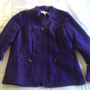 Studio Works womans Size 6 Petite Jacket NWT….polyester zipper front, two zipper